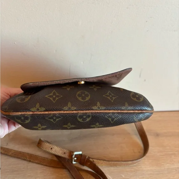 Authentic Louis Vuitton salsa crossbody - Picture 4 of 8